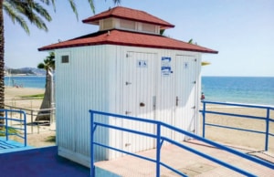 Módulo de madera aseopara playa