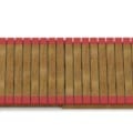 Infografía de pasarela articulada de madera con linea guía en rojo