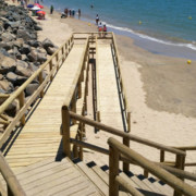 escalera acceso a playa