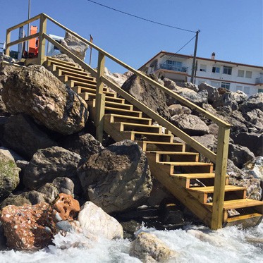 Escaleras de madera para exteriores